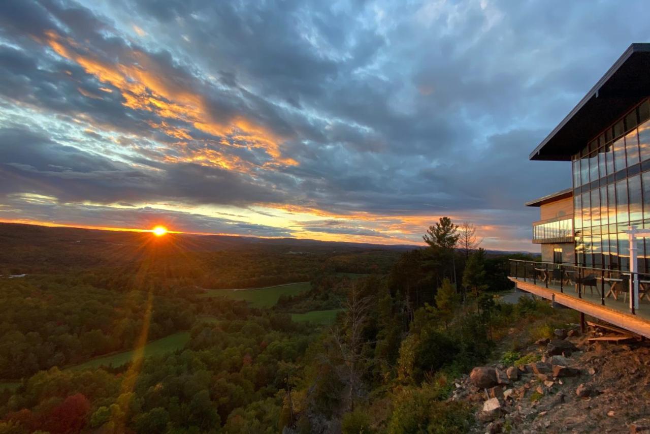 Auberge de la Montagne Coupée Saint Jean De Matha Esterno foto