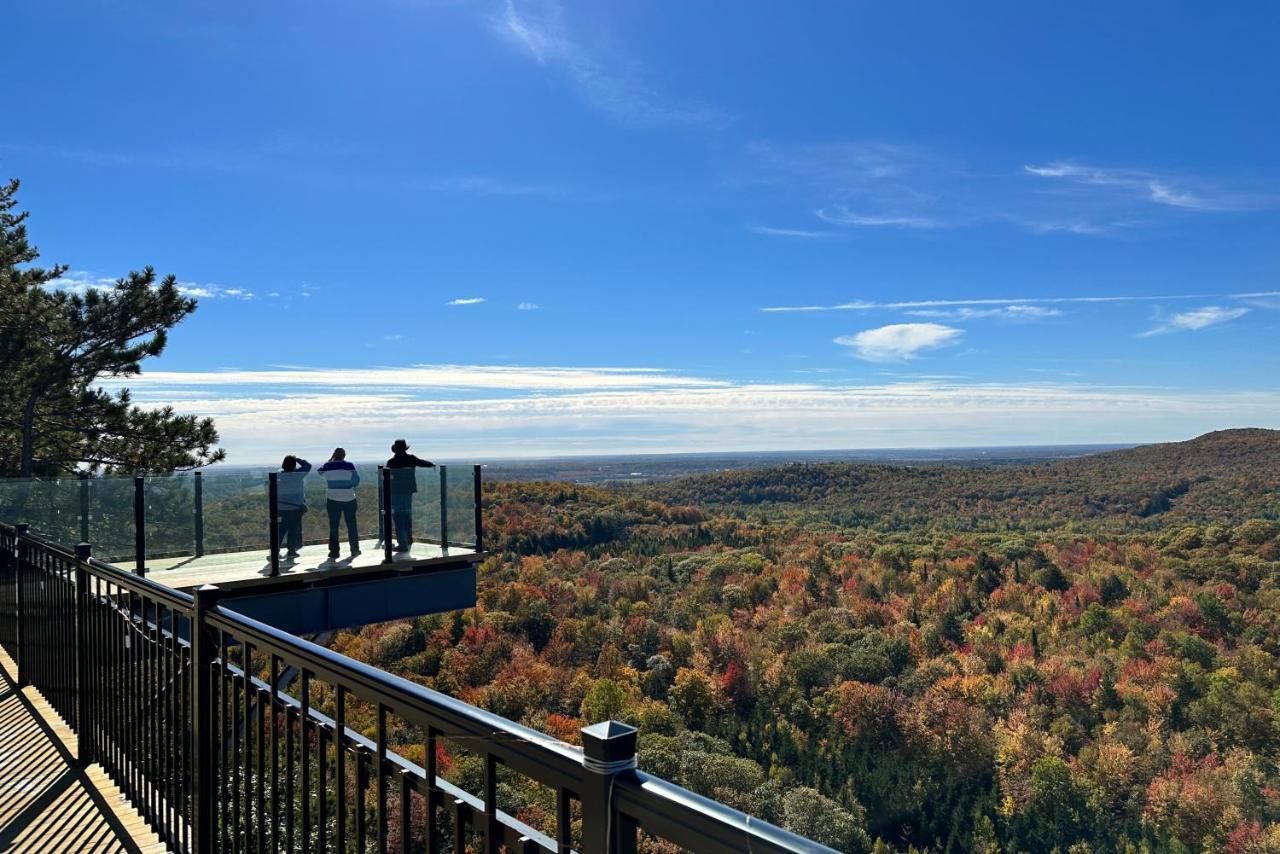 Auberge de la Montagne Coupée Saint Jean De Matha Esterno foto